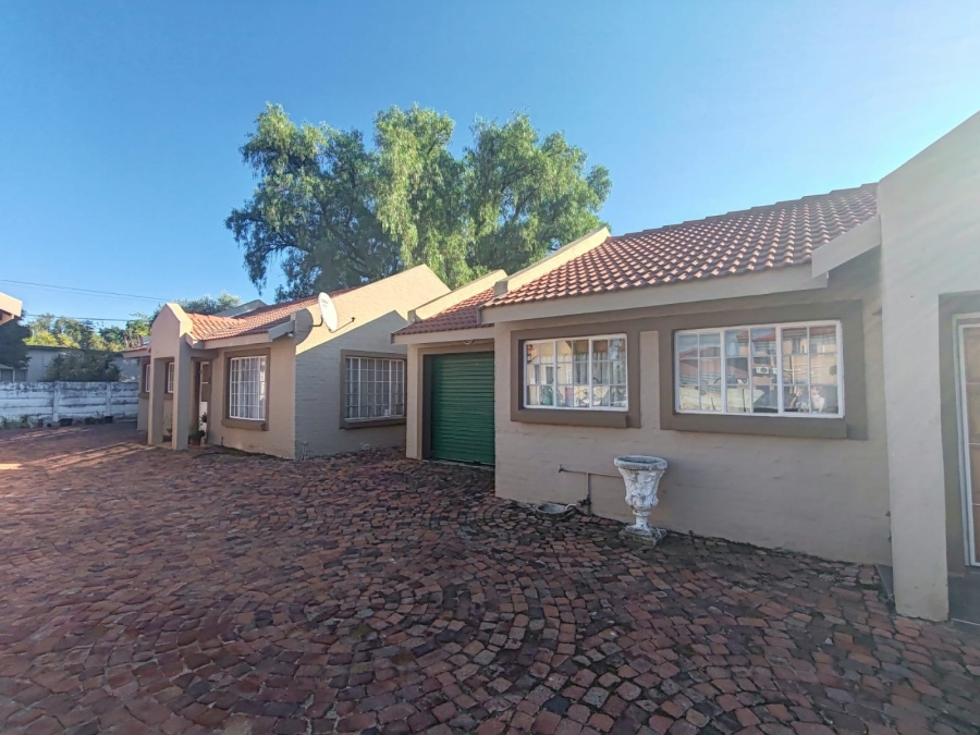 2 Bedroom Property for Sale in Potchefstroom North West